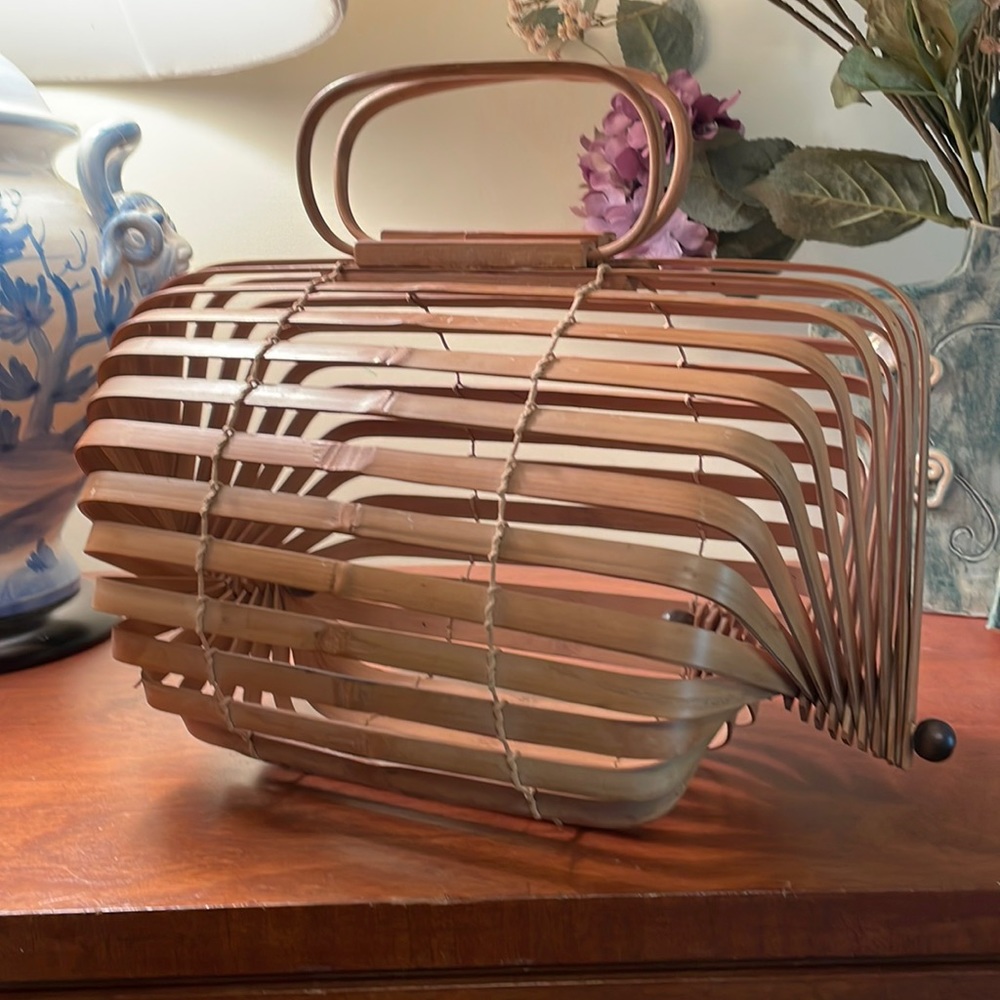 I call this the “hedgehog bag”. What a fun bag! Vintage